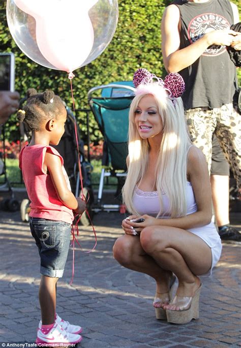 Courtney Stodden And Doug Hutchison Put On A Romantic