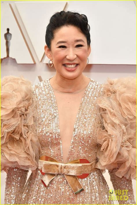 Sandra Oh Sparkles On The Red Carpet At Oscars 2020 Photo 4433657