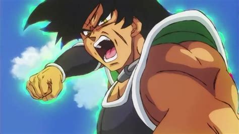 À peine débarqués de leur vaisseau, paragus et son fils broly, derniers parmi les survivants du peuple des saiyans, se prosternent aux pieds de végéta avec toute une armée derrière lui. Dragon Ball Super Broly ganha data de estreia pela FOX Film