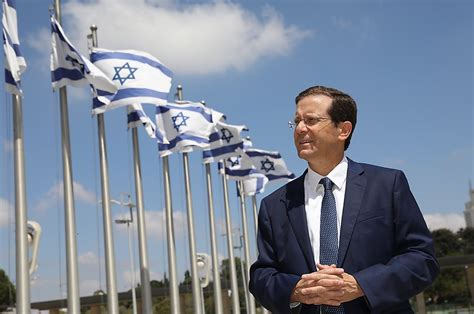 Isaac bougie herzog is an israeli politician serving as the president of israel since 7 july 2021. סבא שלי היה רב: יצחק בוז'י הרצוג בעקבות שורשיו