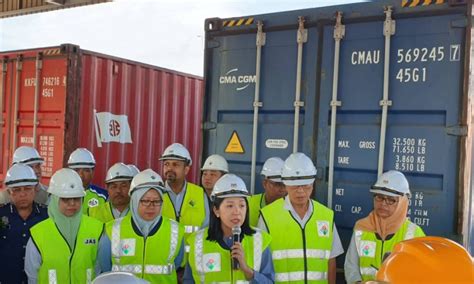 Malaysia Sends Back 150 Containers Of Plastic Waste Buletin Mutiara