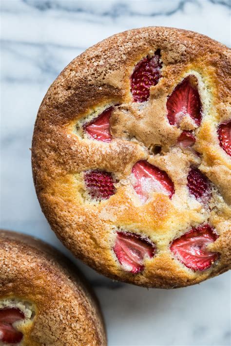 You'll be glad once you make this tasty treat. Strawberry Buttermilk Cake - HonestlyYUM