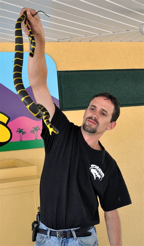 I live with my family in cordoba, spain. snake handling | reptile show | Reptile Gardens