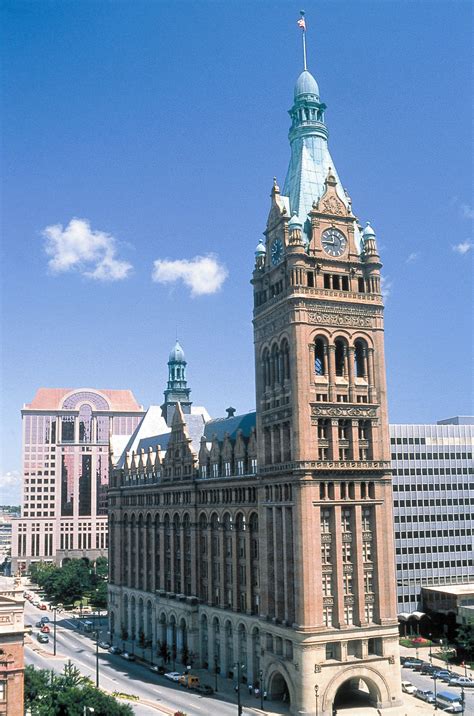 City Hall In Milwaukee Milwaukee Wi Milwaukee City Wisconsin Travel