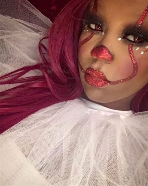 15 Sexy Pennywise Looks Nobody Asked For But Were Sorta Feeling Halloween Makeup Pretty