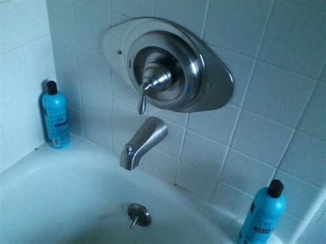 You can get universal handles for valves that operate with 3. Removal of old bathtub faucet handles with no set screw ...