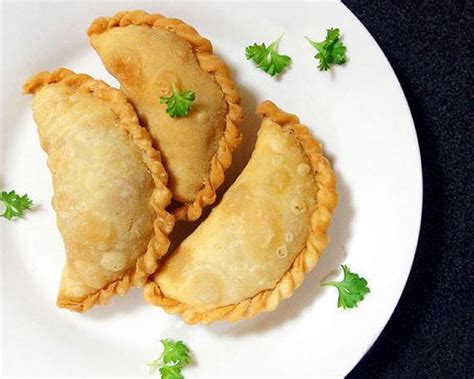 Gorengan dengan isian bihun di dalamnya, ada telur dan sayur atau abon di dalamnya berhasil sebagaimana lezatnya isian kulit pastel anda akan tidak enak jika kulit pastel yang digunakan tidak renyah ketika. Viral + Cara Membuat Pastel Goreng, Terupdate!
