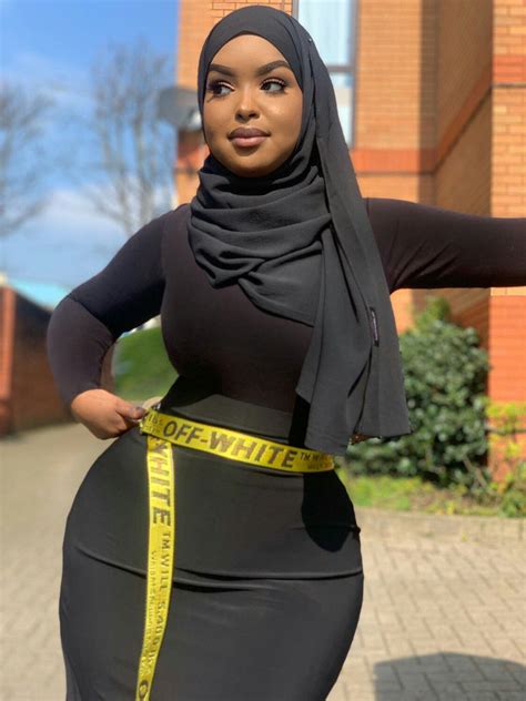 Pin By Lola On Beauties And Cuties Muslim Women Fashion Curvy