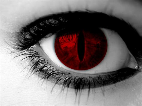 Take A Look At These Gorgeous And Scary Eyes Scary Eyes Vampire