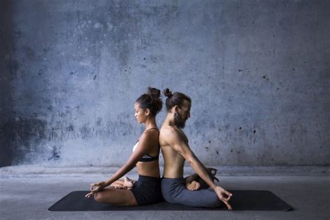 Yoga E Sesso Le Posizioni Che Migliorano La Vita Sessuale Melarossa