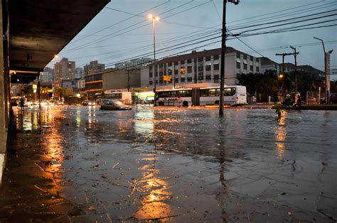Veja Fotos Dos Efeitos Da Chuva Nas Ruas De Porto Alegre Fotos Em Rio