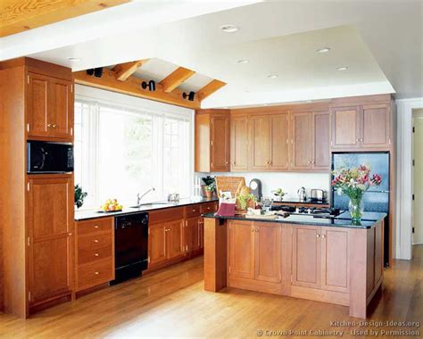 They're durable, functional and elegant. Shaker Kitchen Cabinets - Door Styles, Designs, and Pictures