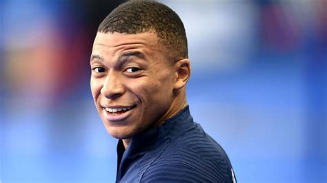 Mbappé began his senior career with ligue 1 club monaco, making his professional debut in 2015, aged 16.with them, he won a ligue 1 title, ligue 1 young player of the year, and the golden boy award. Kylian Mbappe: Real Madrid to move for 'chosen one' in ...