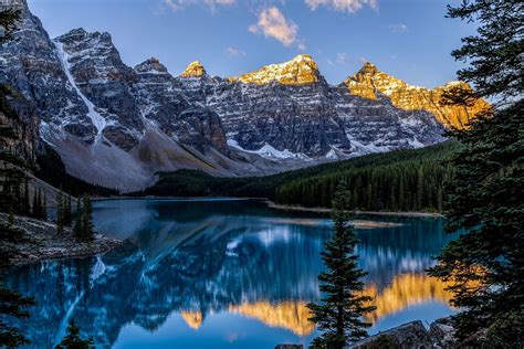 Moraine Lake In Alberta Canada © Thomas Gerber 2000x1334 R