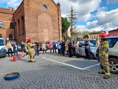 Kobieta w gaszeniu pożaru najodważniejsza Gaśnicą proszkową zdławiła