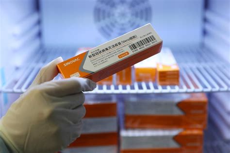 Coronavirus vaccine at cipto magunkusumo hospital in jakarta. Sinovac vaccine 78% effective in Brazil trial, experts ...