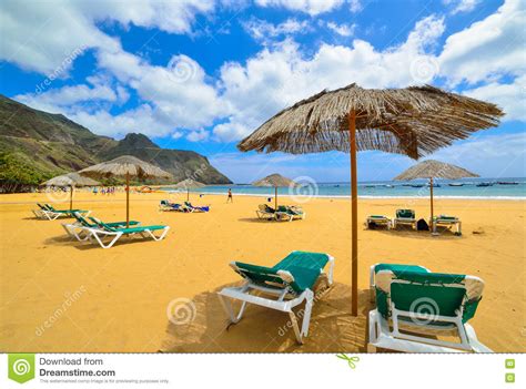 Tenerife es el lugar donde disfrutar de una extensa diversidad de playas con arena de todos los colores, de los beneficios del sol y de la. Tenerife beach stock photo. Image of ocean, chairs ...