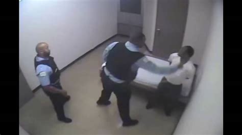 chicago cop beating handcuffed man arrested youtube