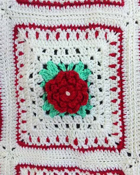 Christmas Rose Afghan And Pillow Set Crochet Pattern Maggies Crochet