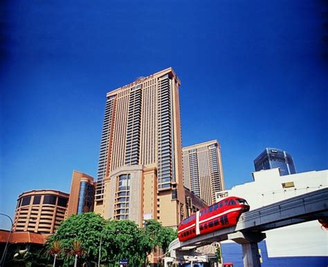 This luxury hotel includes 2 restaurants, an outdoor pool, and a fitness center. Berjaya Times Square Hotel (Kuala Lumpur, Malaysia) - 2016 ...
