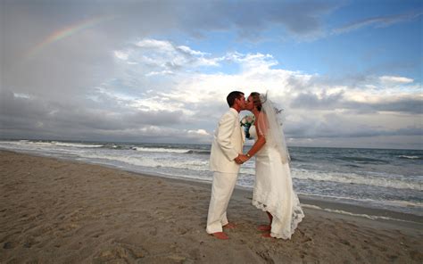 Wedding Kiss Sandy Beach All Waves Wind Clouds Wallpaper Hd