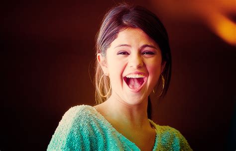 Pic Of Selena Laughing Like This One Selena Gomez Answers Fanpop