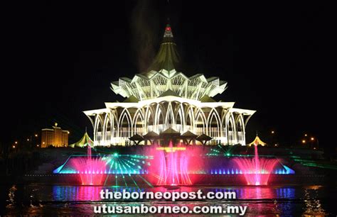 'musical fountain' darul hana tarikan memukau di kuching.laporan berita dan kupasan isu setiap. Darul Hana Musical Fountain city's latest tourist draw ...