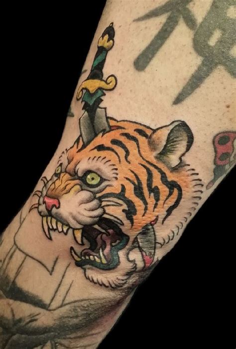 Below, we are going to mention traditional tiger head tattoo designs and ideas. Pin on Neo Traditional Tiger Tattoo