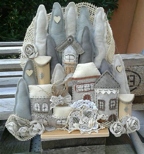 (per i tutorial dei fiori in carta vai qui). Villaggio di natale in stoffa e legno con alberi casette e ...