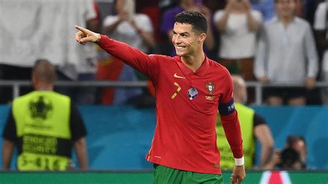 Euro 2020 Cristiano Ronaldo Equals International Scoring Record As