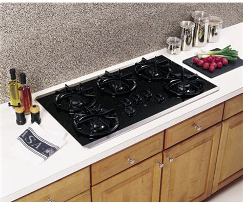 Gas cooktops is the ge profile 36 in. GE JGP637SEJSS 36 Inch Gas Cooktop with 5 Sealed Burners ...