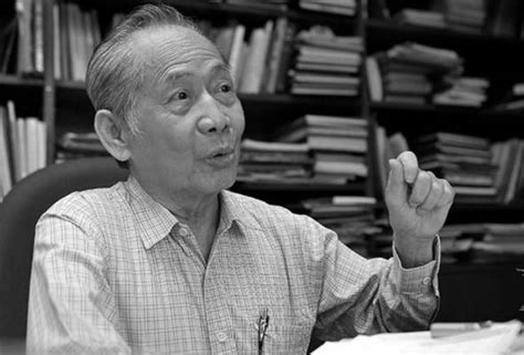 Emeritus professor tan sri dr khoo kay kim, widely regarded as malaysia's national historian, passed on yesterday due to lung failure. Mendiang Khoo Kay Kim dikebumi Sabtu ini | Astro Awani