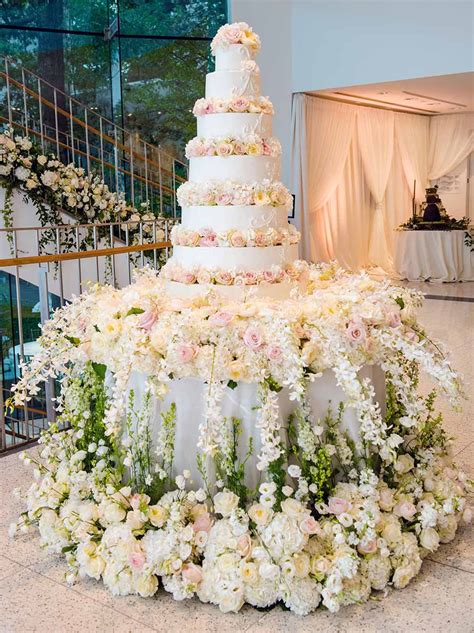 Turn Wedding Cakes Into Fabulous Flower Cake Tables