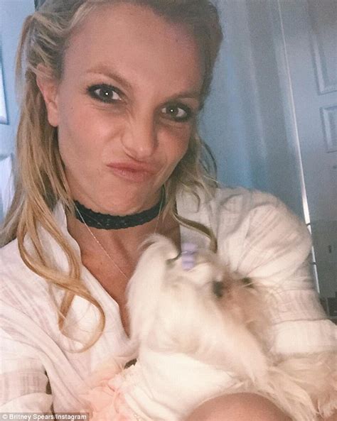 Britney Spears Pulls Off Sensational Splits In Instagram Clip Daily Mail Online