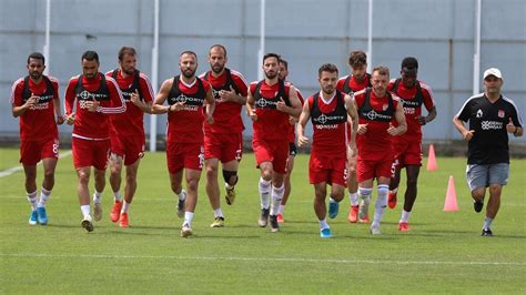 Sivasspor Denizlispor Haz Rl Klar N S Rd R Yor Futbol Haberleri Spor