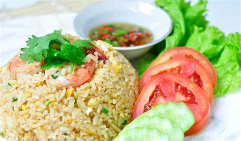 The best thai food includes pad thai and thai fried rice, yet there are many other mouthwatering dishes you should order, such as various thai curries, sizzling thai hot pot, and spicy shrimp soup. 3 Non-Spicy Thai Dishes - Bangkok Walking Tours - Get ...