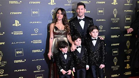 Ballon Dor Awards 2021 Lionel Messi Wife Kids Photo Cristiano