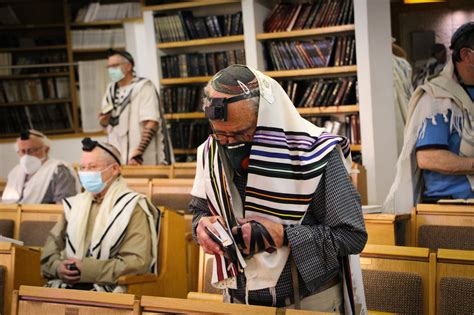 Back To Shul Worshipers Return To Houses Of Prayer For First Time In 2