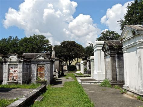 Of Golden Roses Lafayette Cemetery No 1 New Orleans