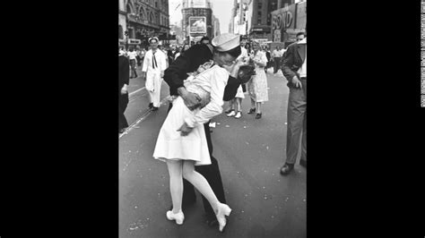 Nurse Kissed By Sailor In V J Day Photo Dies At 92 Cnn