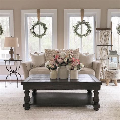 Simple And Inviting Caligirlinasouthernworlds Touches Of Greenery