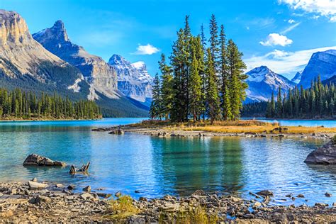 The Most Beautiful Places To Enjoy The Canadian Rockies