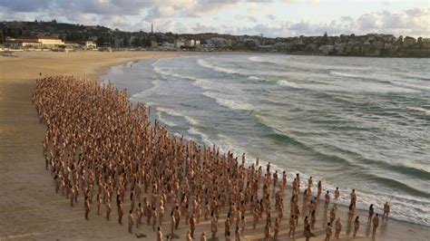 Thousands Strip For Art On Sydney S Bondi Beach Neos Kosmos