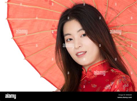 Belle Femme Chinoise Portant Une Robe Traditionnelle Connue Sous Le Nom D Un Ou Cheongsam Chipao