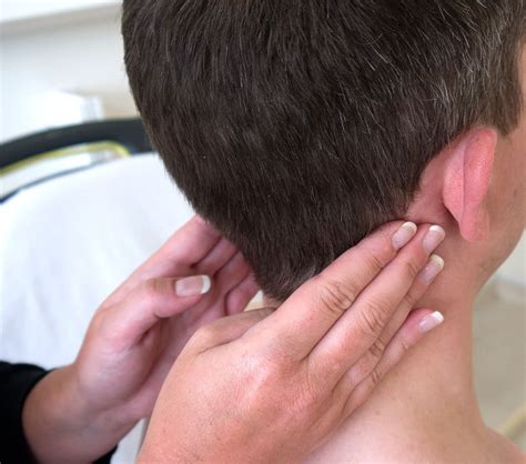 أعراض سرطان الغدد اللمفاوية خلف الأذن ما هي، وكيف كيف علاج هذا النوع