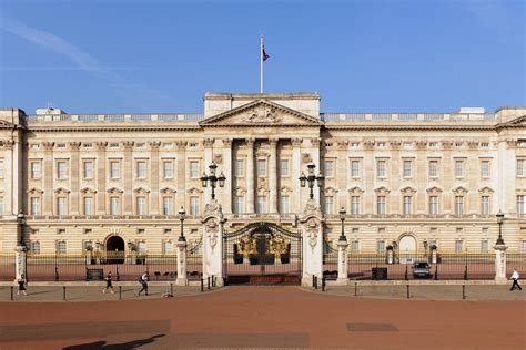 Buckingham Palace The Secret Lives Of Staff Within Buckingham Palace