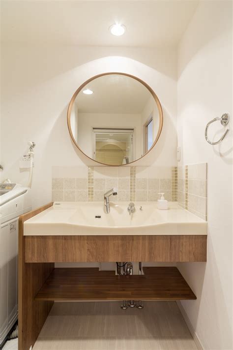 広島の洗面室リフォーム事例｜広島市 丸鏡とタイルで造作した洗面台
