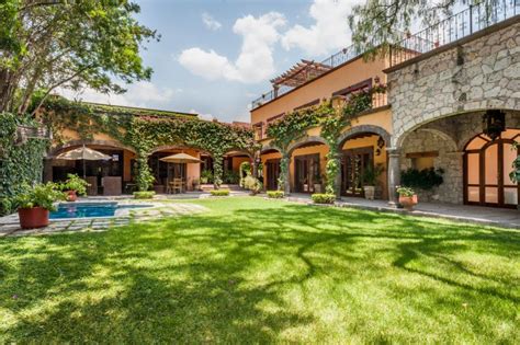 Large Luxury Villa In Center Wpool Has Grill And Private Yard