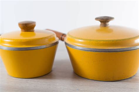 Channeling your inner professional chef is certainly a lot easier when you have the best cookware, especially when you choose a set that perfectly suits your cooking style and kitchen appliances. Yellow Cooking Pots / Vintage Westbend Superhealth Elite ...