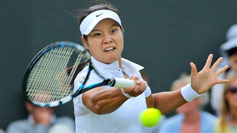 Li Na Advances To The Third Round At Wimbledon Sports Illustrated